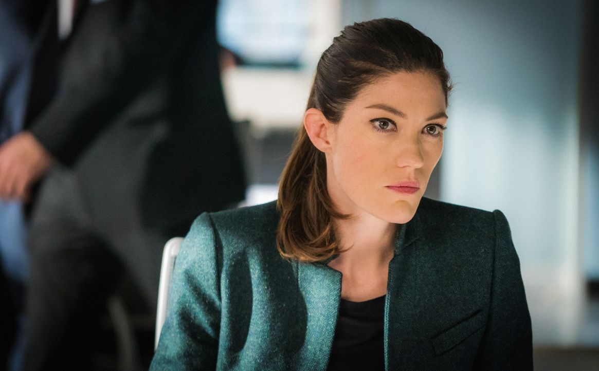 Sands versucht alles, damit Rebecca (Jennifer Carpenter) die Untersuchung von Senator Morra beendet ... - Bildquelle: David M. Russell 2015 CBS Broadcasting, Inc. All Rights Reserved