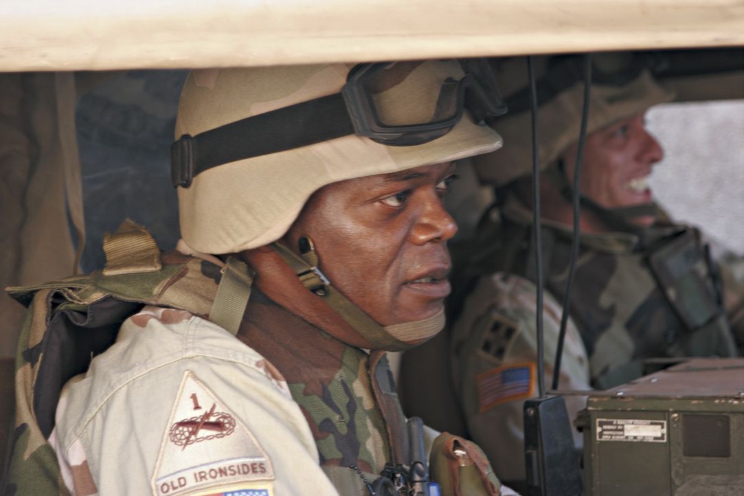 Eine Gruppe von Soldaten (Samuel L. Jackson) hat ihren Dienst an der irakischen Front abgeleistet. Nun warten sie sehnsüchtig auf ihre Heimreise in... - Bildquelle: Nu Image