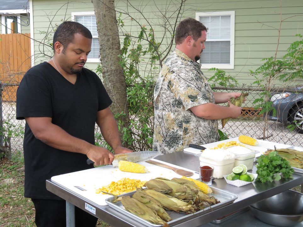Roger Mooking (l.); Grant Pinkterton (r.) - Bildquelle: 2017, Television Food Network, G.P. All Rights Reserved.