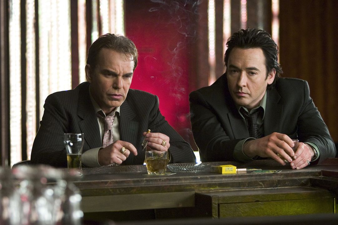 Heiligabend in Wichita, Kansas. Der gelangweilte Mafia-Anwalt Charlie Arglist (John Cusack, r.) und der schmierige Pornokönig Vic (Billy Bob Thornt... - Bildquelle: 2005 Focus Features LLC. All Rights Reserved.