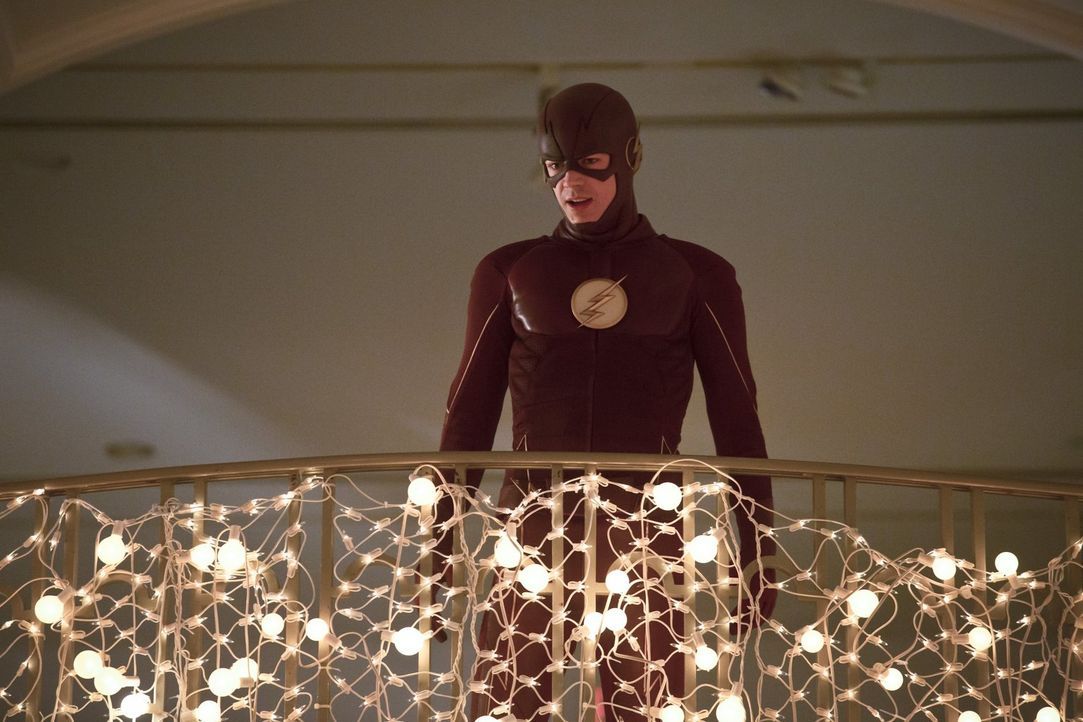 Als sich Barry und sein Team auf die Suche nach einem Meta-Wesen machen, das die Zeit um sich herum manipulieren kann, gerät auch The Flash (Grant G... - Bildquelle: 2015 Warner Brothers.