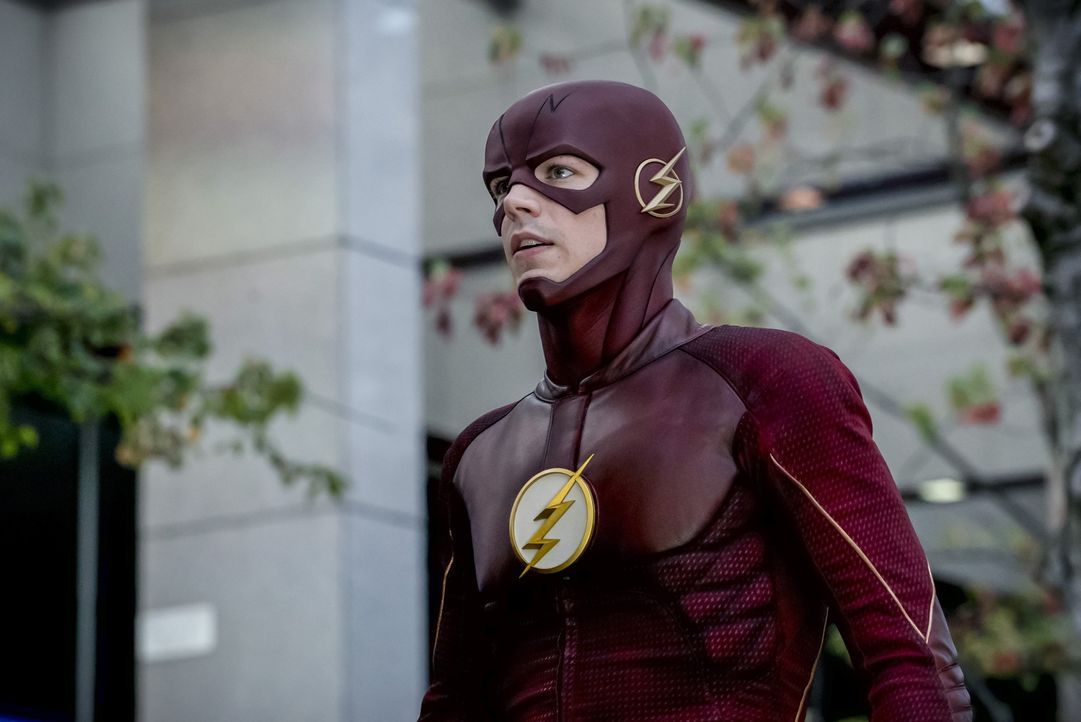 Als ein Monster die Stadt angreift versucht Barry alias Flash (Grant Gustin), nicht nur die Bevölkerung zu beschützen, sondern auch sein Verhältnis... - Bildquelle: 2016 Warner Bros.