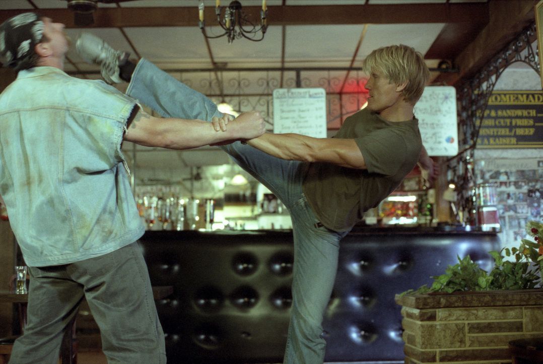 Als Mordfahnder bei der Direct Action Unit von Los Angeles kennt Officer Frank Gannon (Dolph Lundgren, r.) nicht nur alle Tricks der bösen Buben, so... - Bildquelle: Nu-Image Films