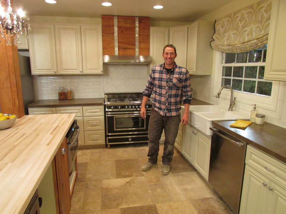 (10. Staffel) - Bauunternehmer Josh Temple sucht in Baumärkten nach Heimwerkern, die Hilfe benötigen. Wer Joshs Hilfe annimmt, erhält innerhalb von... - Bildquelle: 2013, DIY Network/Scripps Networks, LLC. All Rights Reserved.