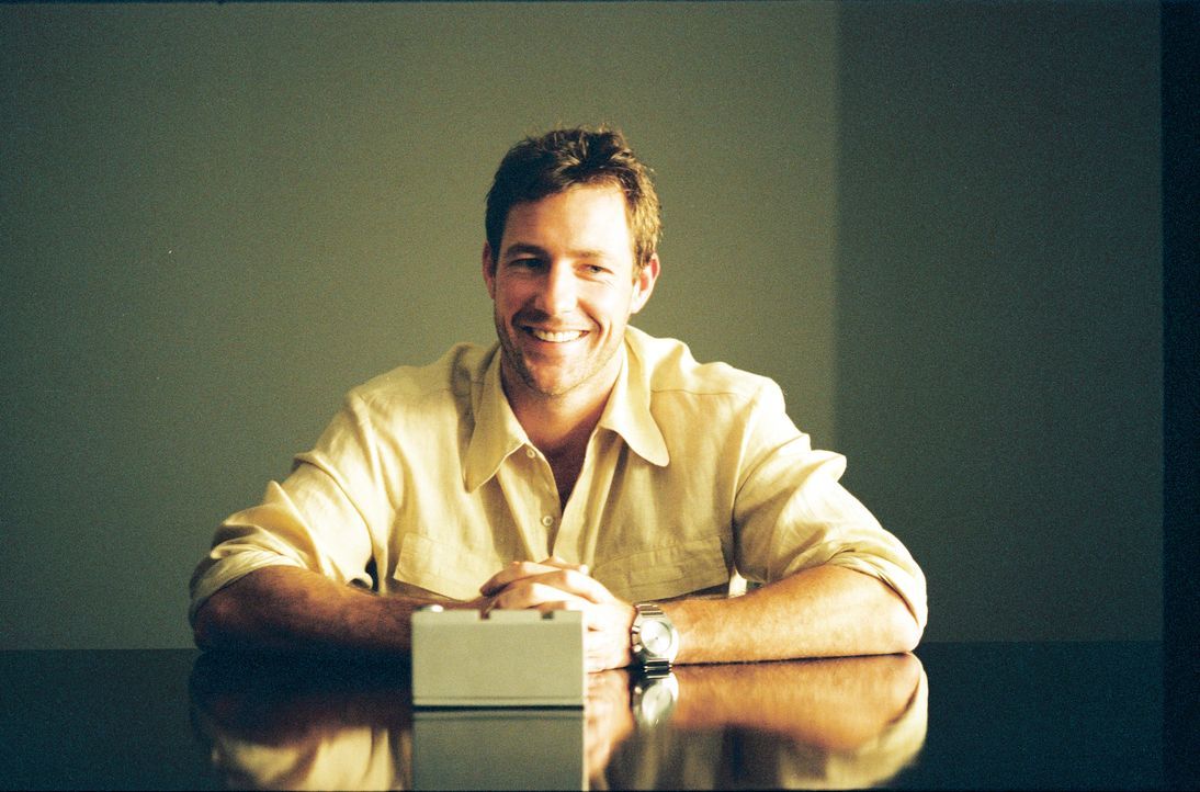 Die Firma "Time Safari Inc." schickt reiche Abenteurer mit dem Jäger Travis Ryer (Edward Burns) zu arrangierten Dinosaurierjagden in die Vergangenhe... - Bildquelle: ApolloMedia