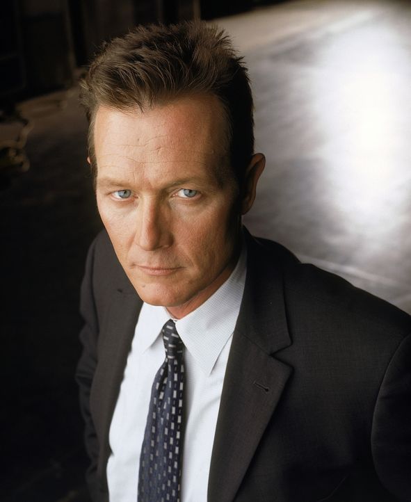 (8. Staffel) - FBI-Agent John Doggett (Robert Patrick) arbeitet mit Dana Scully zusammen. - Bildquelle: TM +   2000 Twentieth Century Fox Film Corporation. All Rights Reserved.