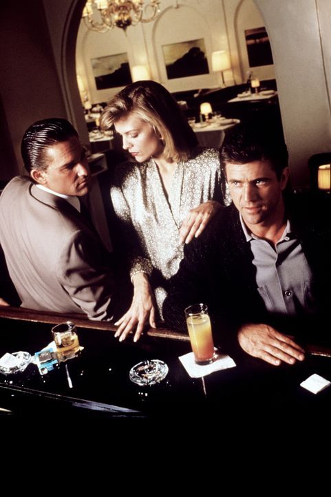 Die hübsche Restaurantbesitzerin Jo Ann Vallenari (Michelle Pfeiffer, M.) fühlt sich zwischen den beiden Männern Dale McKussic (Mel Gibson, r.) und... - Bildquelle: Warner Bros.
