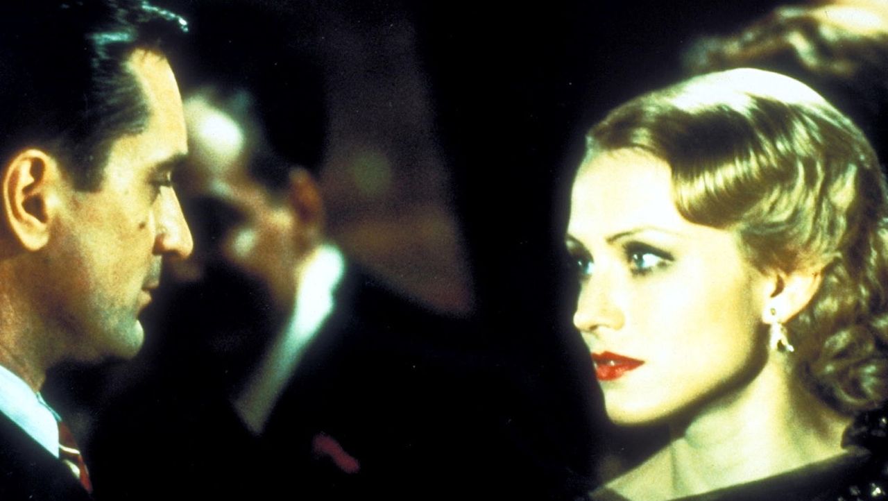 Noodles' (Robert De Niro, l.) große Liebe ist Deborah (Elizabeth McGovern, r.), die er von Kindheit an verehrt. Doch auch in diesem Fall kommt der... - Bildquelle: Warner Bros.