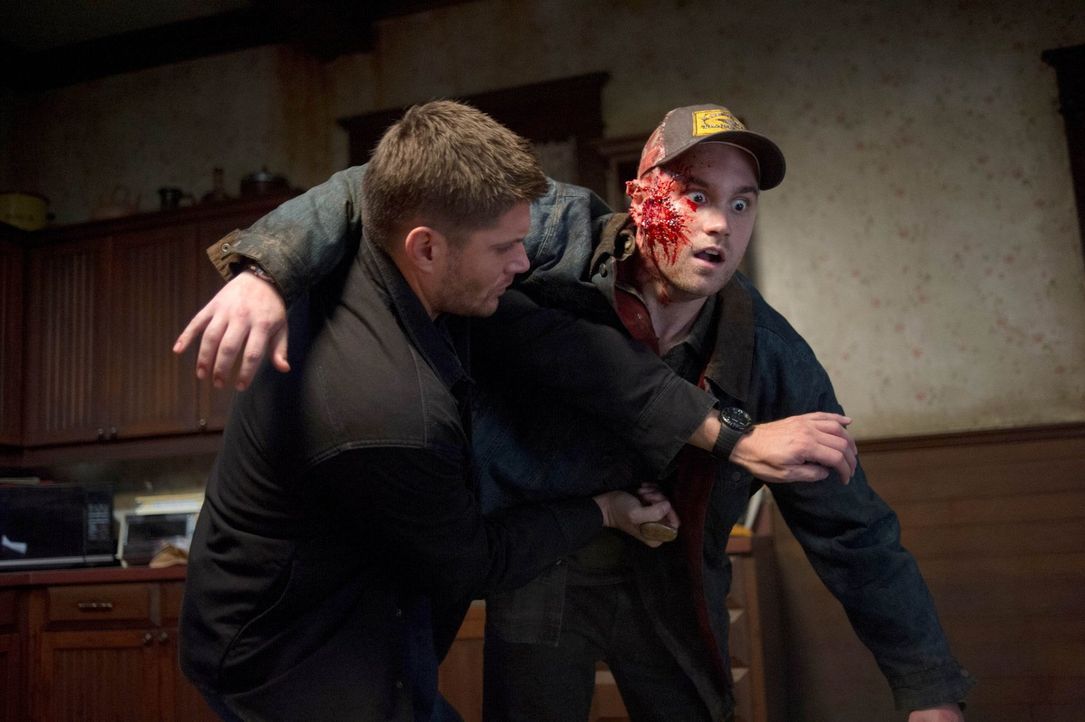 Dean (Jensen Ackles, l.) hätte nie erwartet, wer tatsächlich im Besitz der ersten Klinge ist ... - Bildquelle: 2013 Warner Brothers
