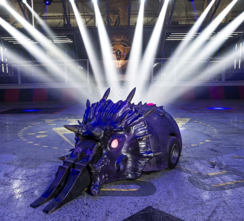 Können die 40 Teams mit ihren selbst gebauten Robotern bei "Robot Wars" nicht nur einander besiegen, sondern auch gegen den Hausroboter Matilda und... - Bildquelle: Alan Peebles 