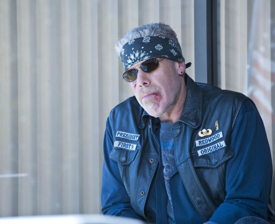 Als Clay (Ron Perlman) erfährt, dass Zobelle aus dem Knast entlassen wurde, sieht er den perfekten Zeitpunkt für seinen Rachefeldzug gekommen ... - Bildquelle: 2009 Twentieth Century Fox Film Corporation and Bluebush Productions, LLC. All rights reserved.