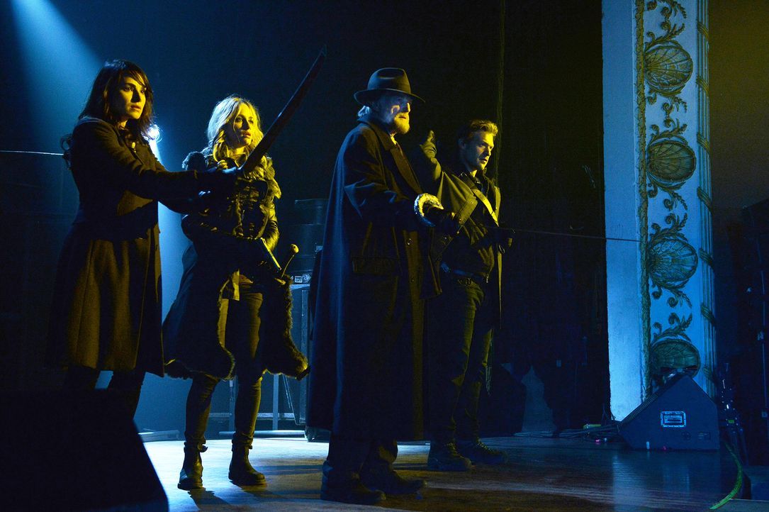 Während sich Nora (Mia Maestro, l.), Dutch (Ruta Gedmintas, 2.v.l.), Abraham (David Bradley, 2.v.r.) und Eph (Corey Stoll, r.) für den nächsten, ent... - Bildquelle: 2014 Fox and its related entities. All rights reserved.