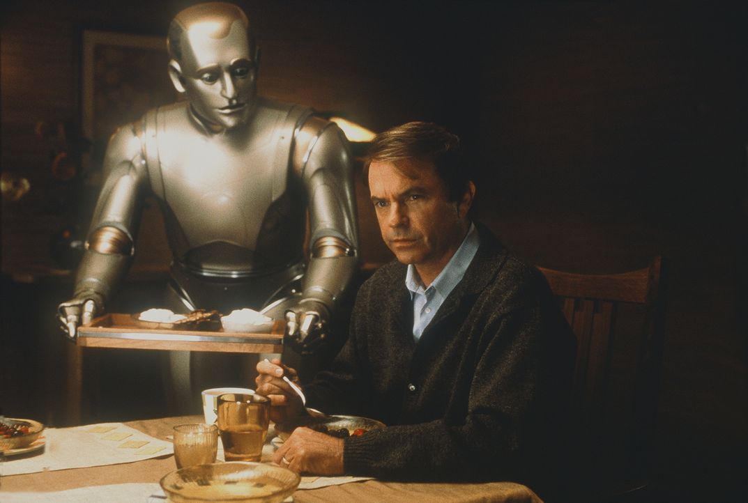Als perfekter Hausroboter ist Andrew (Robin Williams, l.) darauf programmiert, für Sir (Sam Neill, r.) und seine Familie einfachste Hausarbeiten zu... - Bildquelle: Columbia TriStar Film GmbH