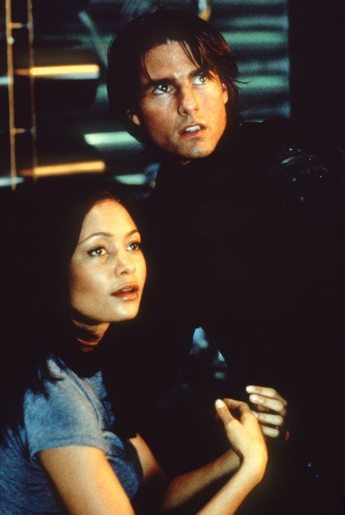 Um Nyahs (Thandie Newton, l.) Leben zu retten, riskiert Ethan (Tom Cruise, r.) Kopf und Kragen ... - Bildquelle: Paramount Pictures