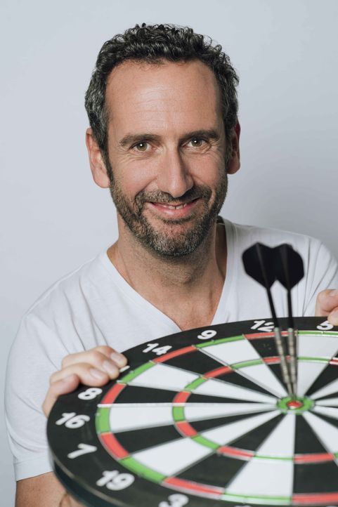 Die Weltgrößte Darts-Party steigt am 25. Mai in der VELTINS-Arena mit dem Who is Who der internationalen Darts-Szene und Elmar Paulke (Bild) am Komm... - Bildquelle: Willi Weber ProSieben/Willi Weber