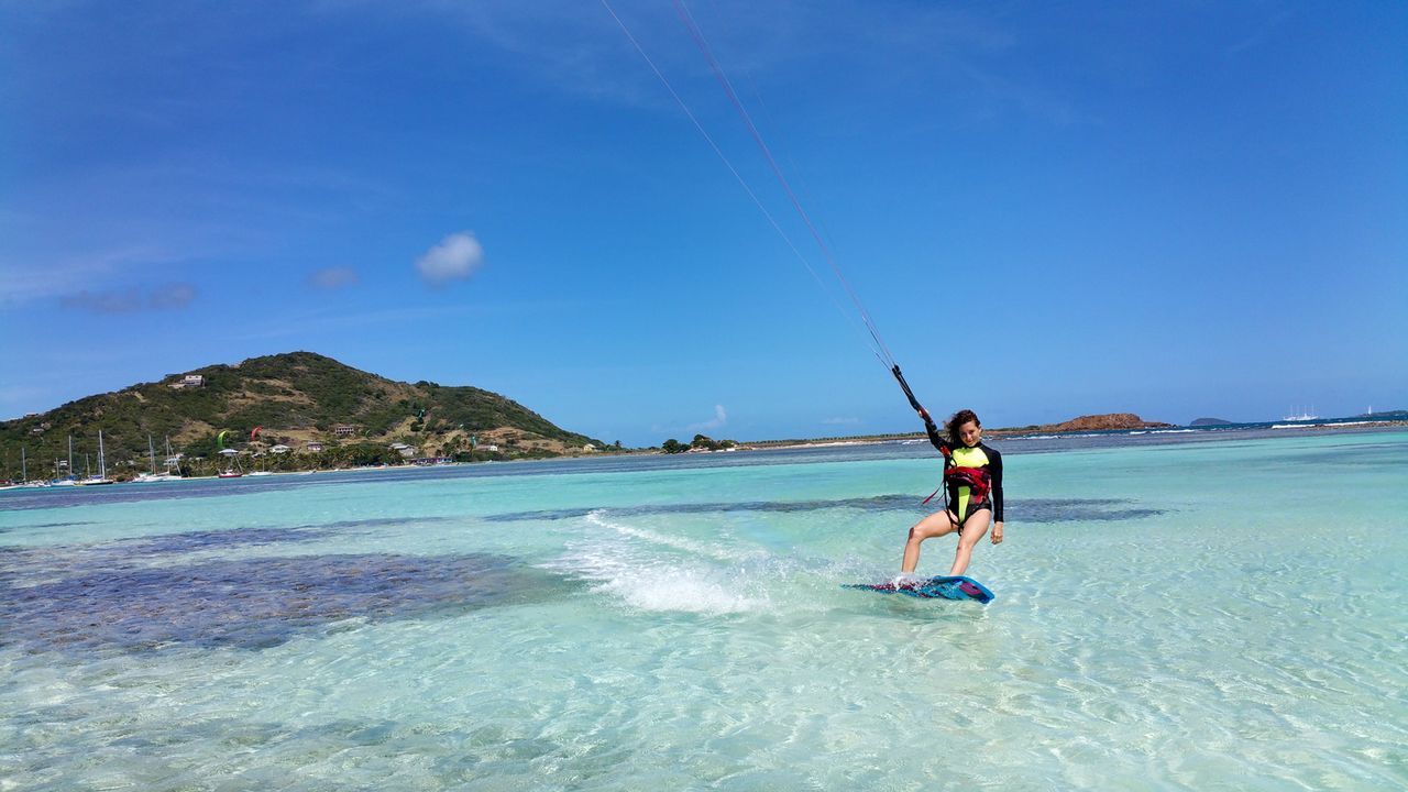 Zoe Schaffer-Jennet genießt das Kitesurfen auf der einsamen kleinen Insel Morpion ... - Bildquelle: 2017,The Travel Channel, L.L.C. All Rights Reserved