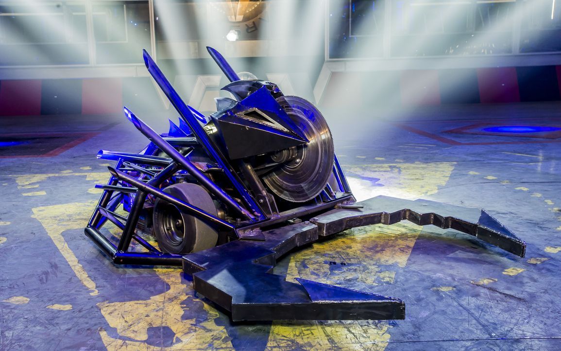 Können die 40 Teams mit ihren selbst gebauten Robotern bei "Robot Wars" nicht nur einander besiegen, sondern auch gegen den Hausroboter Dead Metal u... - Bildquelle: Alan Peebles Licensed by Passion Distribution Ltd. / Alan Peebles