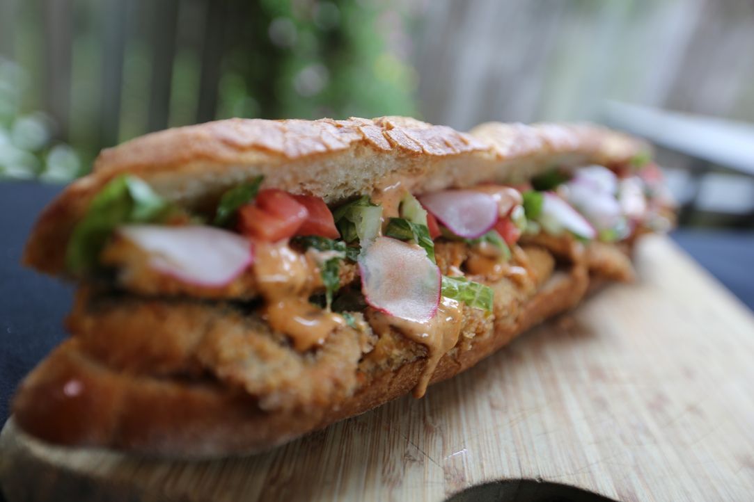 Dieses Sandwich hat es echt in sich! In Richmond stattet Josh dem "Black Sheep" einen Besuch ab ... - Bildquelle: 2016,Television Food Network, G.P. All Rights Reserved.