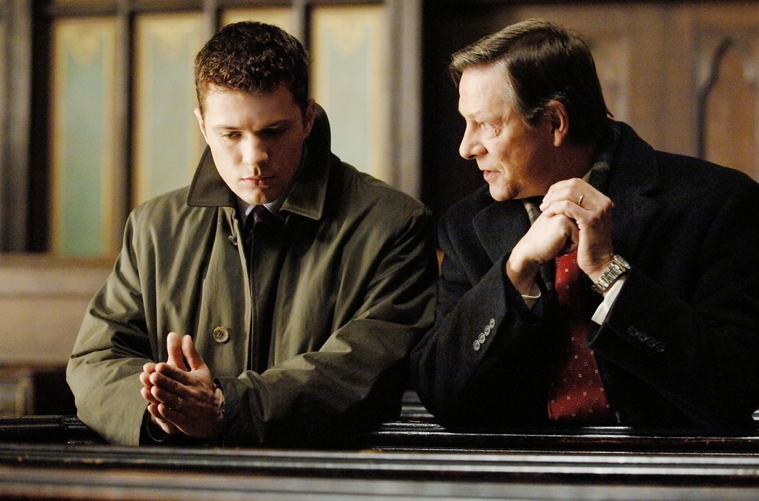 Der Gejagte ist ein ausgebuffter Fuchs und der Jäger ein absoluter Neuling: Robert Hanssen (Chris Cooper, r.) und Eric O'Neill (Ryan Phillippe, l.)... - Bildquelle: Universal Pictures