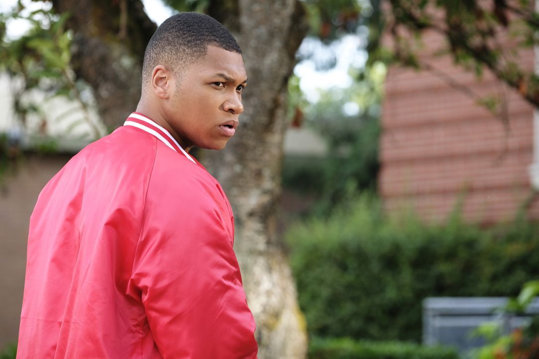 Nachdem Jackson (Franz Drameh) und Mick herausgefunden haben, dass Martin ihnen allen etwas verschweigt, entwickeln sie einige Theorien darüber, wom... - Bildquelle: © 2017 Warner Bros.