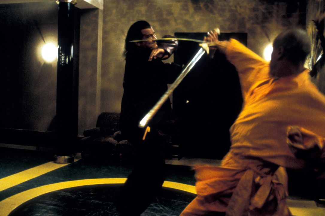 Jetzt reicht's: Archäologieprofessor Robert Burns (Steven Seagal, l.) ... - Bildquelle: Nu Image
