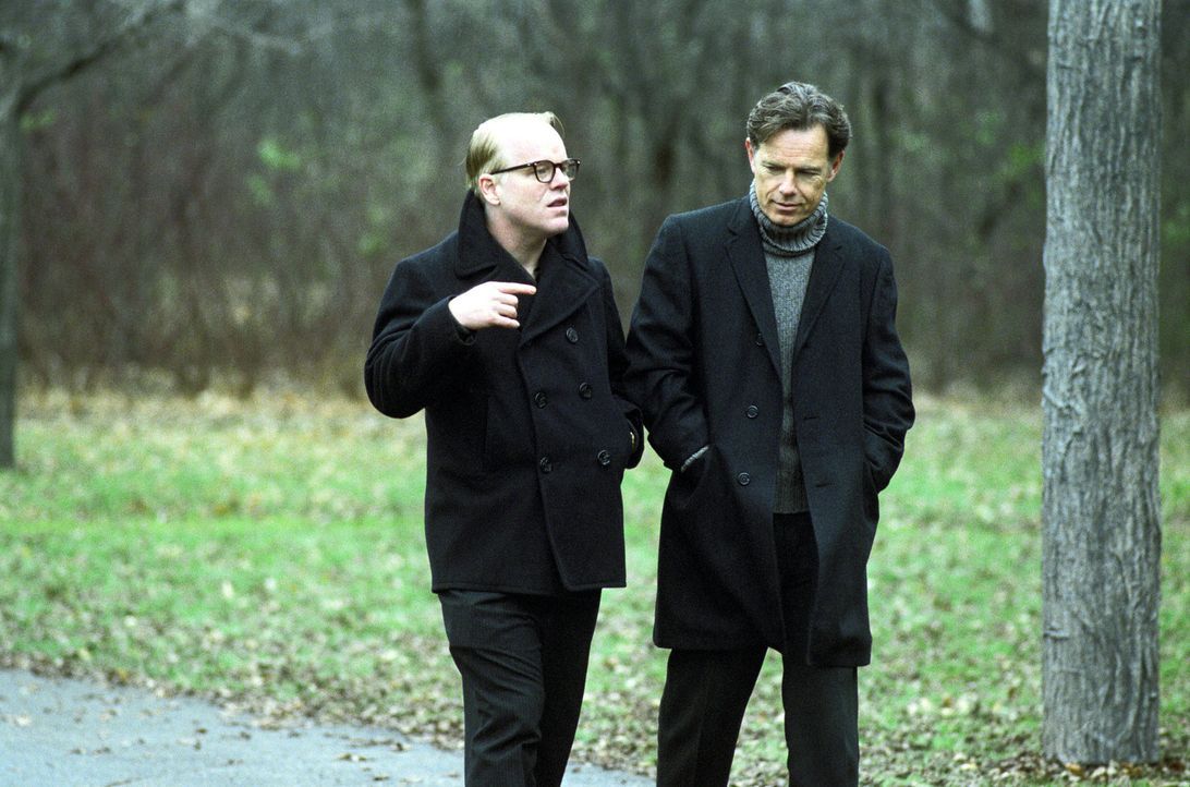 Für sein neues Projekt braucht Truman Capote (Philip Seymour Hoffman, l.) jede Unterstützung, die er kriegen kann. Da kommt Jack Dunphy (Bruce Gre... - Bildquelle: 2005 United Artists Films Inc. and Columbia Pictures Industries, Inc. All Rights Reserved.