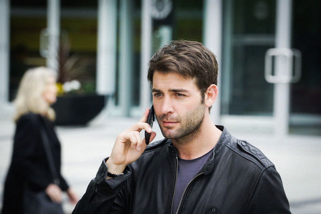 Jackson (James Wolk) auf der Flucht: Sein gesamtes Team ist auf der Suche nach ihm. Wenn General Davies und die internationale Tier-Abwehr-Gruppe Ja... - Bildquelle: Shane Harvey 2016 CBS Broadcasting Inc. All Rights Reserved.