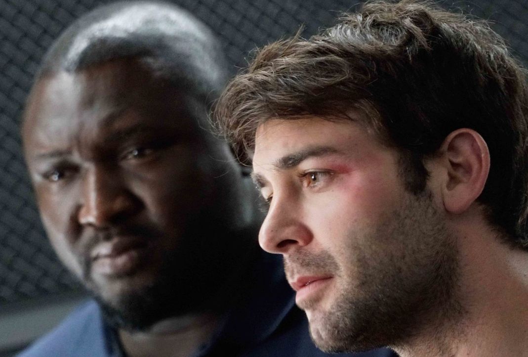 Kann Abraham (Nonso Anozie, l.) den gefährdeten Jackson (James Wolk, r.) vor Davies-Männern und dessen Noah-Plänen rechtzeitig in Sicherheit bringen... - Bildquelle: Shane Harvey 2016 CBS Broadcasting Inc. All Rights Reserved.