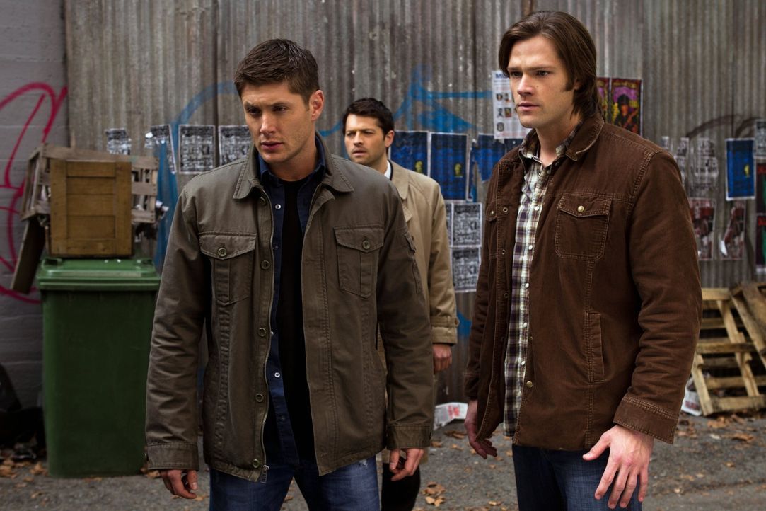 Dean (Jensen Ackles, l.) und Sam (Jared Padalecki, r.) waren seine einzigen wahren Freunde. Aber eigentlich braucht Castiels (Misha Collins, M.) kei... - Bildquelle: Warner Bros. Television