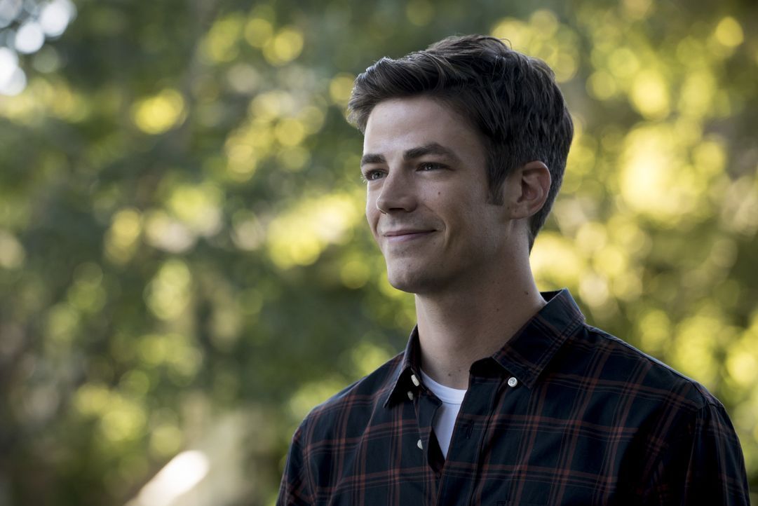 Barry (Grant Gustin) muss sich eingestehen, dass seine erschaffene Zukunft doch nicht so perfekt ist, wie er immer geträumt hat ... - Bildquelle: 2016 Warner Bros.
