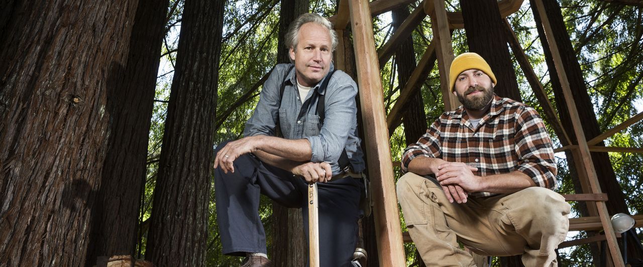 Die Treehouse Guys James "B'fer" Roth (l.) und Chris "Ka-V" Haake (r.) denken groß. Denn für sie ist kein Baum zu hoch und kein Projekt zu komplizie... - Bildquelle: 2015, DIY Network/Scripps Networks, LLC. All Rights Reserved.