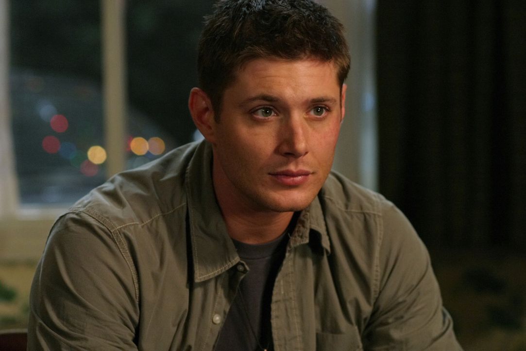 Ausgerechnet vor Weihnachten stoßen Sam und Dean (Jensen Ackles) auf eine geheimnisvolle Mordserie, bei der die Opfer anscheinend durch den Kamin au... - Bildquelle: Warner Bros. Television
