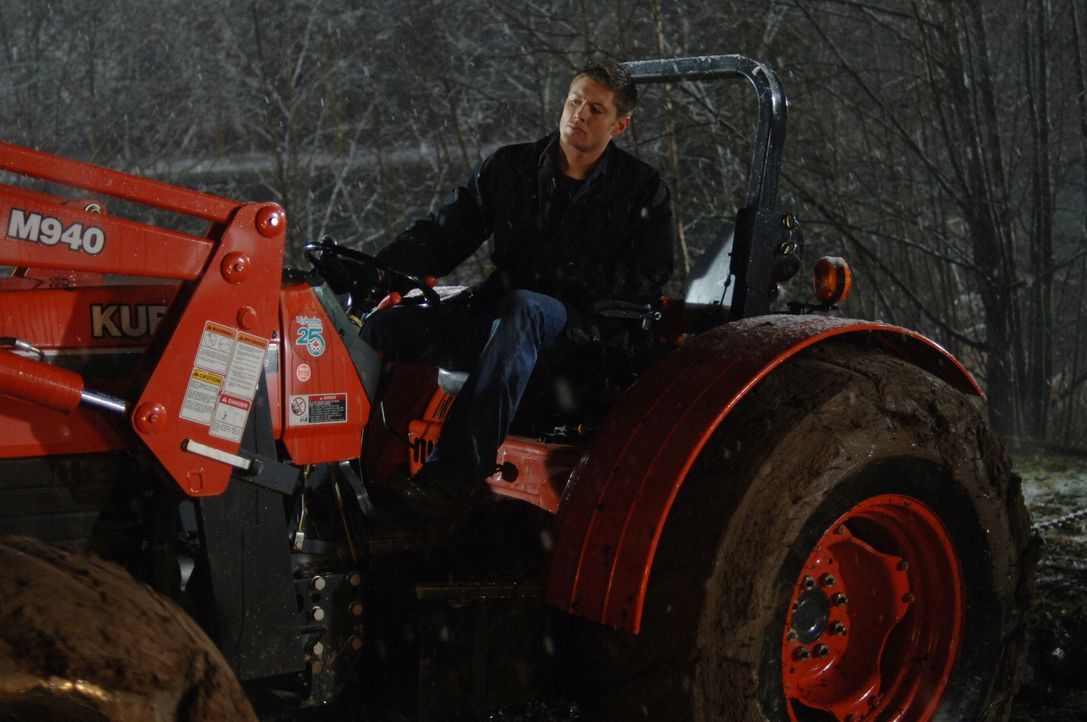 Dean (Jensen Ackles) versucht den vor 49 Jahren im Sumpf versenkten Truck zu bergen ... - Bildquelle: Warner Bros. Television