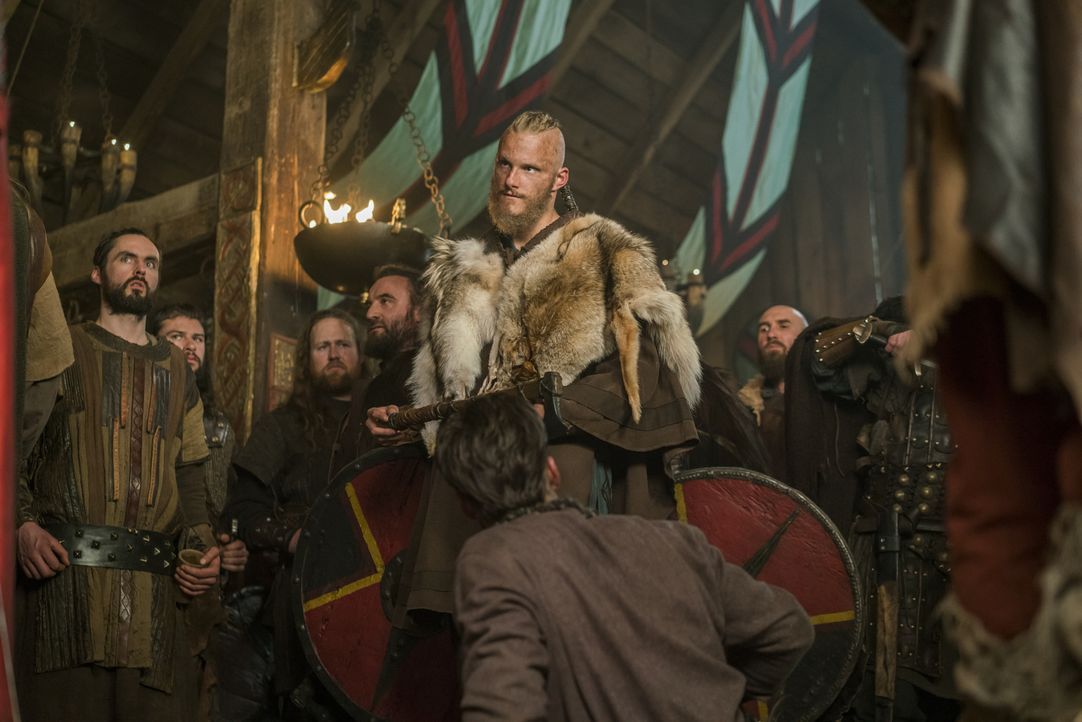 Gemeinsam mit den Wikingern möchte Bjorn (Alexander Ludwig) den Tod seines Vaters rächen, während Lagertha mit den Bewohnern Kattegats Bollwerke um... - Bildquelle: 2016 TM PRODUCTIONS LIMITED / T5 VIKINGS III PRODUCTIONS INC. ALL RIGHTS RESERVED.