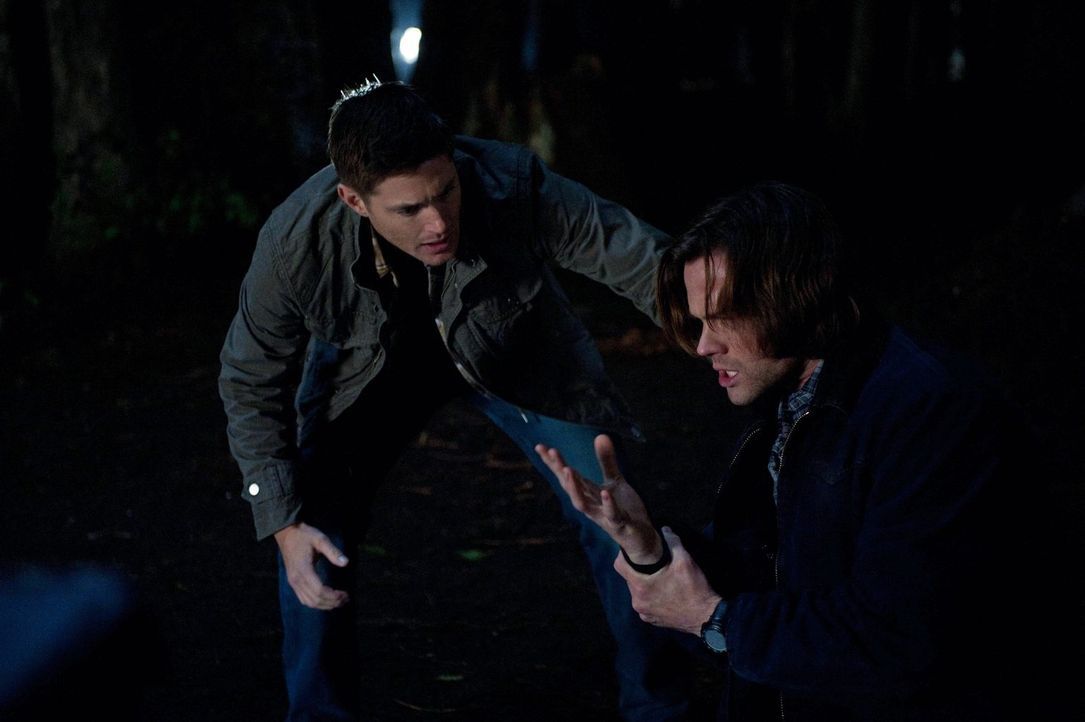 Wie stark Sam (Jared Padalecki, r.) die zweite Aufgabe zusetzen wird, ahnen weder er noch Dean (Jensen Ackles, l.) ... - Bildquelle: Warner Bros. Television