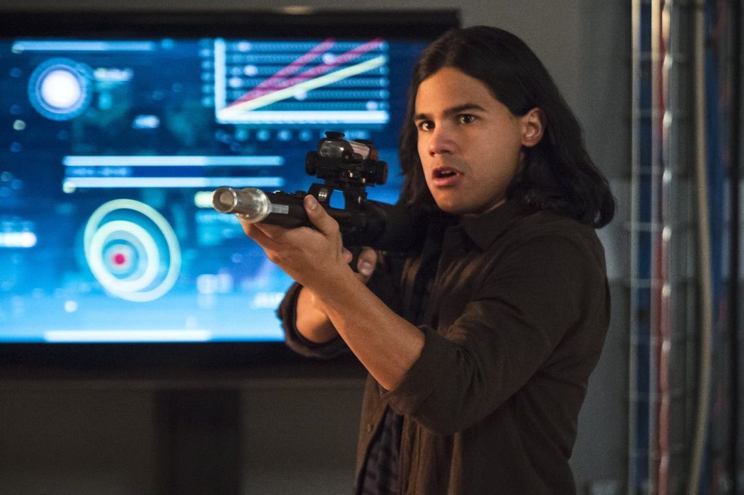 Kämpft bis zum bitteren Ende: Cisco (Carlos Valdes) ... - Bildquelle: 2015 Warner Brothers.