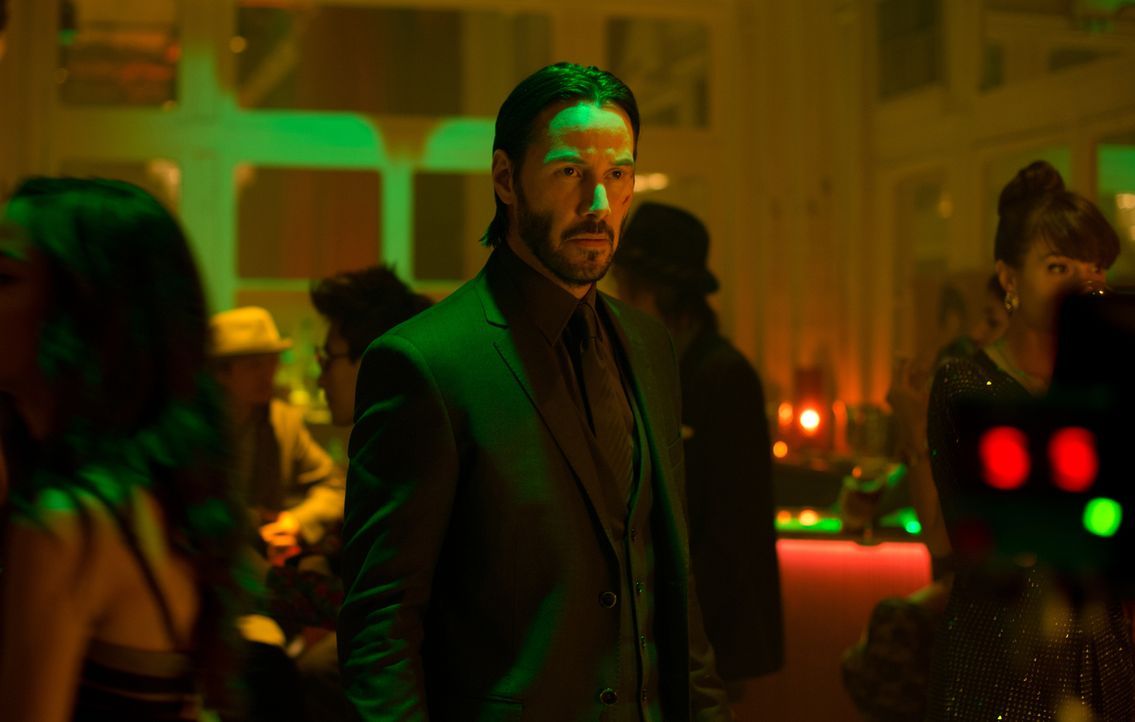 Lässt sich auch von einer Überzahl an Gegnern nicht davon abbringen, den Mörder seines Welpen zu töten: Hitman John Wick (Keanu Reeves) ... - Bildquelle: 2014 SUMMIT ENTERTAINMENT, LLC. ALL RIGHTS RESERVED.