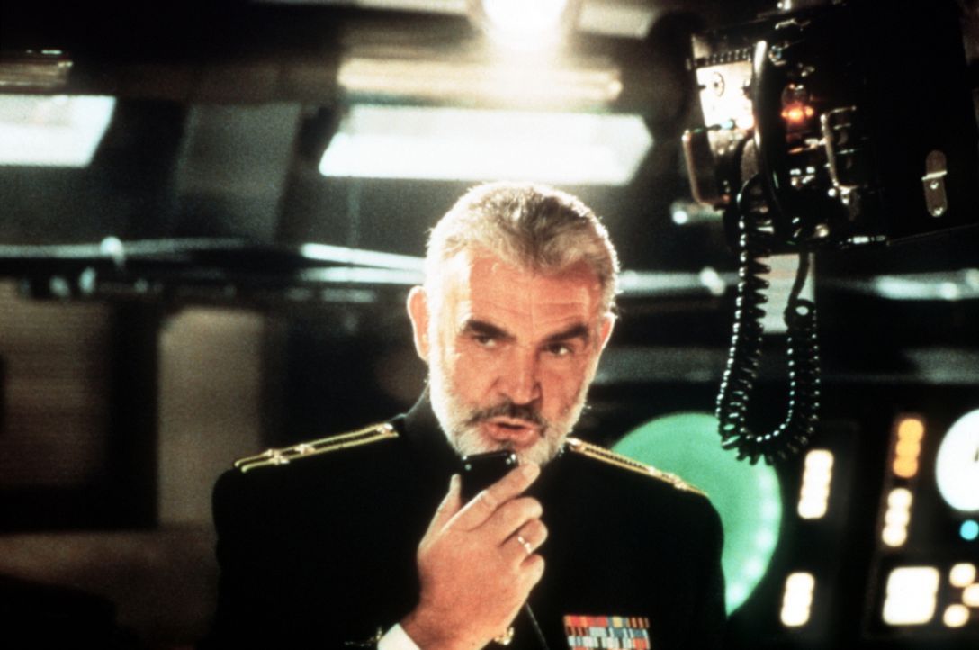 Kapitän Ramius (Sean Connery) ist der Kommandant des sowjetischen Atom-U-Bootes "Roter Oktober"... - Bildquelle: Paramount Pictures