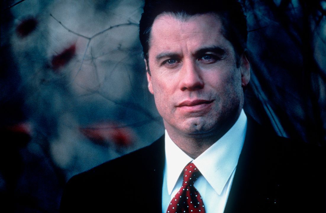 Lange Zeit glaubt der blasierte Anwalt Jan Schlichtmann (John Travolta), dass die Gerechtigkeit lediglich ein Frage von der besseren Taktik, den erf... - Bildquelle: Paramount Pictures