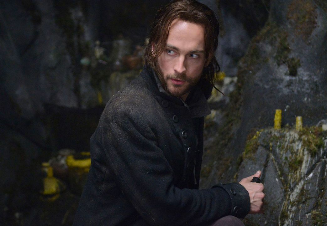 Eines Tages findet sich Ichabod Crane (Tom Mison), der Captain aus dem amerikanischen Unabhängigkeitskrieg, im Jahr 2013 in Sleepy Hollow wieder und... - Bildquelle: 2013 Twentieth Century Fox Film Corporation. All rights reserved.