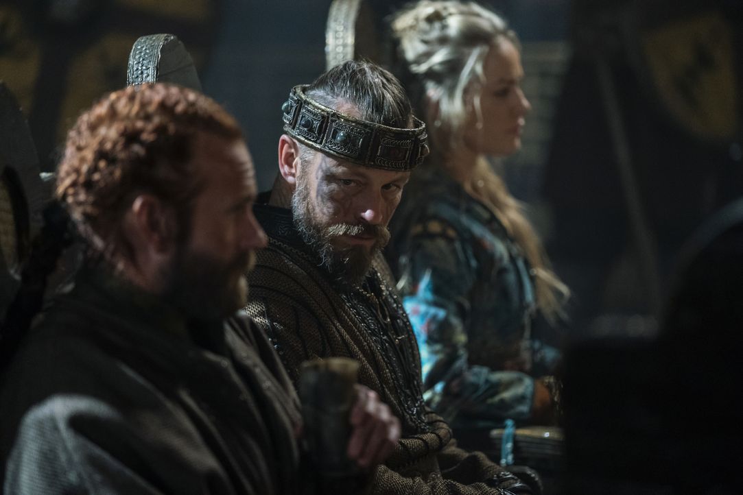 (v.l.n.r.) Erik (Eric Johnson); Harald (Peter Franzén); Ingrid (Lucy Martin) - Bildquelle: 2020 TM Productions Limited / T5 Vikings IV Productions Inc. All Rights Reserved. An Ireland-Canada Co-Production.