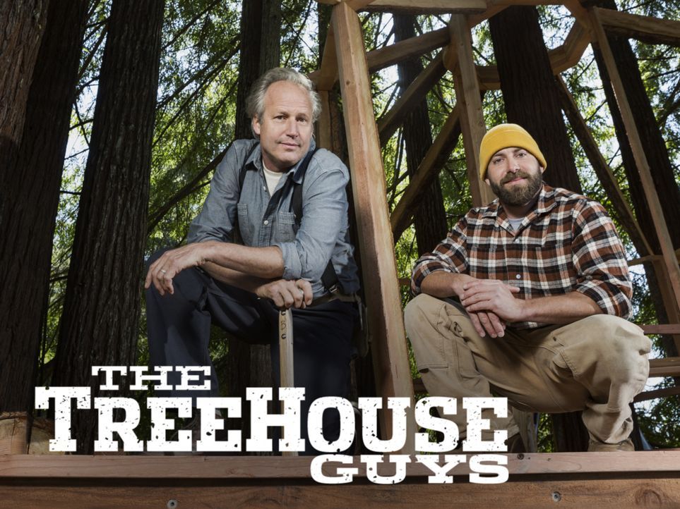 Die Treehouse Guys James "B'fer" Roth (l.), Chris "Ka-V" Haake (r.) und ihre Baumhaus-Crew machen jeden noch so unmöglich erscheinenden Baumhaus-Tra... - Bildquelle: 2015, DIY Network/Scripps Networks, LLC. All Rights Reserved.
