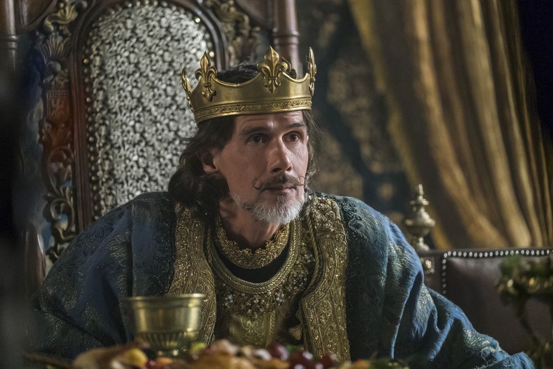 In Paris wird das Fest der heiligen Märtyrerin Eulalia gefeiert. Als König Ecbert (Linus Roache) seiner Tochter Gisla beim Bankett die Geschichte de... - Bildquelle: 2016 TM PRODUCTIONS LIMITED / T5 VIKINGS III PRODUCTIONS INC. ALL RIGHTS RESERVED.