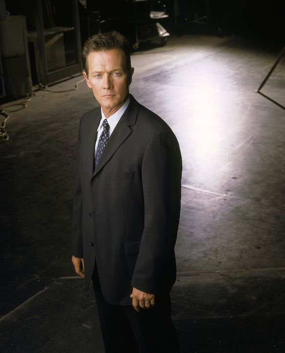 (8. Staffel) - FBI-Agent John Doggett (Robert Patrick) wird mit der Aufgabe betraut, paranormale Phänomene zu untersuchen. - Bildquelle: TM +   2000 Twentieth Century Fox Film Corporation. All Rights Reserved.