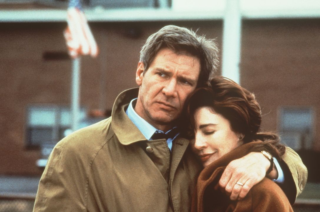 Zum Entsetzen seiner Frau Cathy (Anne Archer, r.), riskiert Jack Ryan (Harrison Ford, l.) sein Leben für seine Arbeit bei der CIA ... - Bildquelle: Paramount Pictures