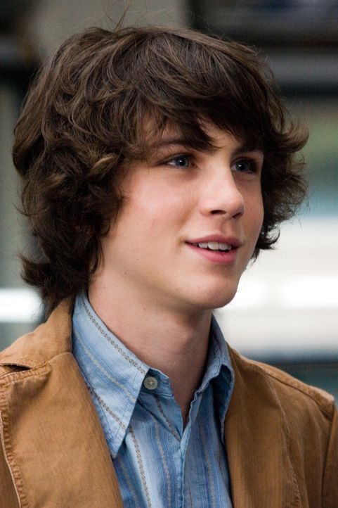 Wird von seinem eigenen Vater in allergrößte Lebensgefahr gebracht: Robin (Logan Lerman) ... - Bildquelle: 2007 Warner Brothers