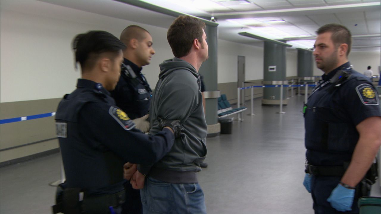 An der kanadischen Grenze haben die Beamten alle Hände voll zu tun - die Grenzbeamten haben jedoch erprobte Spürnasen und wissen genau, welcher der... - Bildquelle: Force Four Entertainment / BST Media 2 Inc.