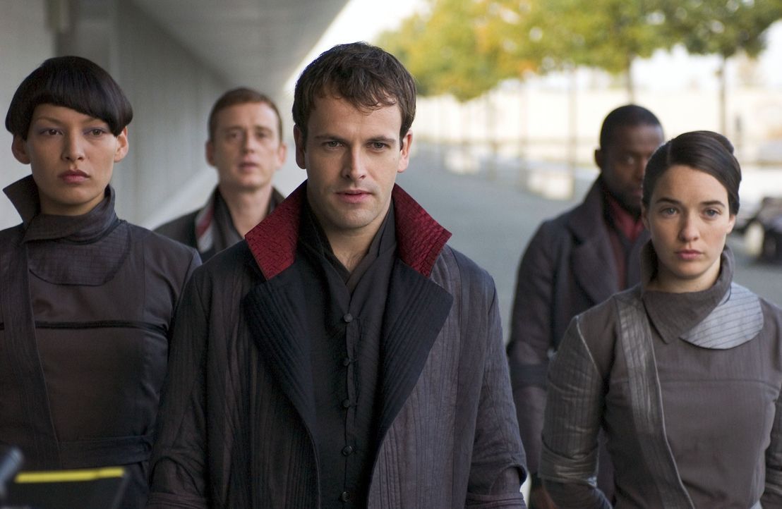 Niemand ahnt in Bregna, dass Trevor eigentlich nur das Wohl der Bürger am Herzen liegt, während sein Bruder Oren Goodchild (Johnny Lee Miller, M.) a... - Bildquelle: 2004 by PARAMOUNT PICTURES. All Rights Reserved.