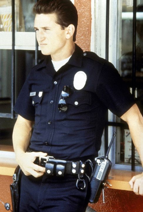 Der Polizist Danny McGavin (Sean Penn) glaubt, den brutalen Jugendgangs in L.A. zeigen zu können, wer das Sagen hat. - Bildquelle: Orion Pictures Corporation