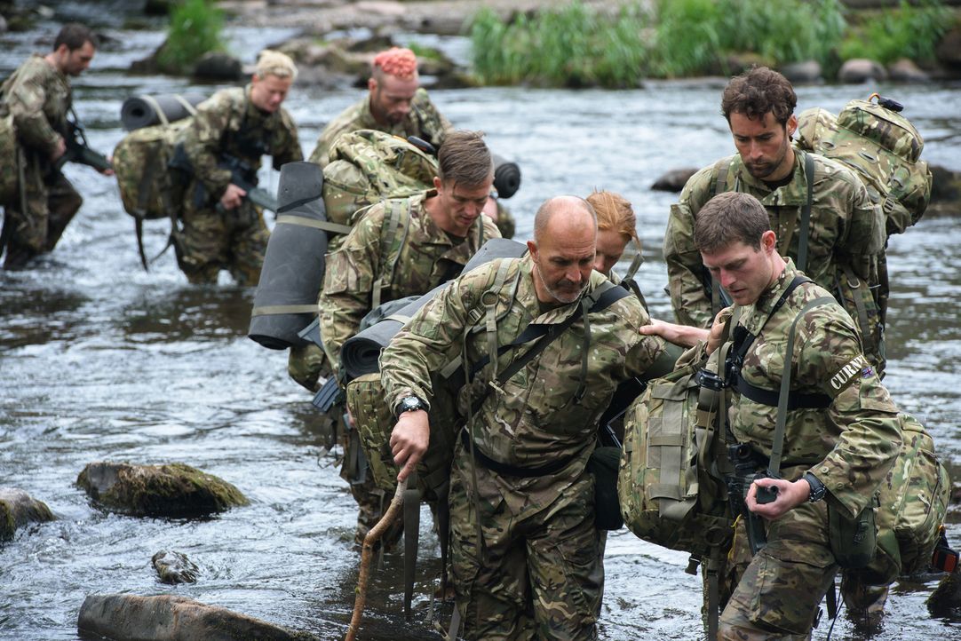 Einmal durch die Hölle und zurück: 29 taffe Briten durchlaufen die Testprogramme von fünf der härtesten Armee-Einheiten der Welt. Sie müssen zeigen,... - Bildquelle: Warren Orchard 2015 BBC